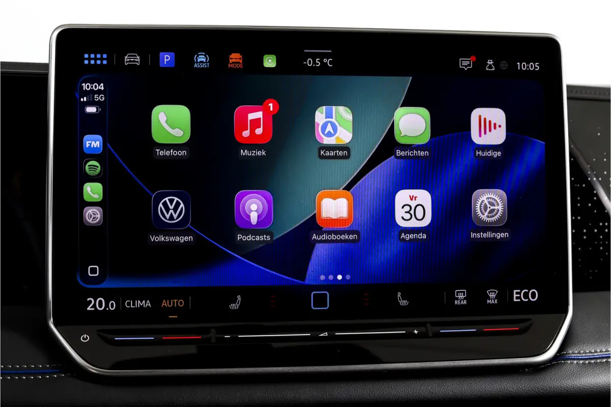 1.5 eHybrid 272 PK R-Line | Black Style | Elek. Trekhaak | S/K-panodak | Adapt. Cruise | Stoel-+stuurverw. | App. Connect | Camera | PDC | LM 20" | 8355