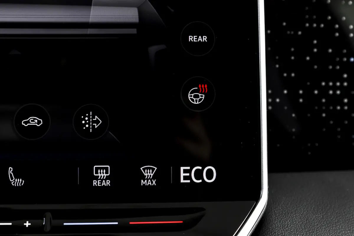 1.5 eHybrid 272 PK R-Line | Black Style | Elek. Trekhaak | S/K-panodak | Adapt. Cruise | Stoel-+stuurverw. | App. Connect | Camera | PDC | LM 20" | 8355