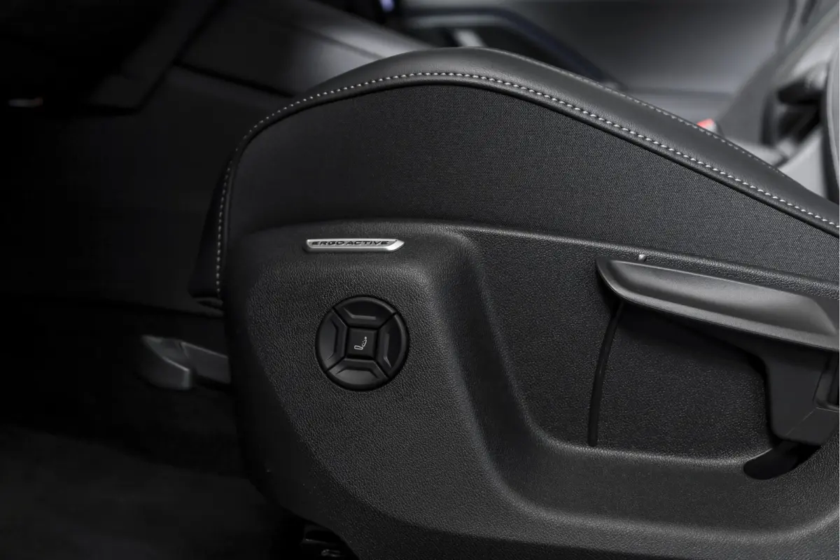 1.5 eHybrid 272 PK R-Line | Black Style | Elek. Trekhaak | S/K-panodak | Adapt. Cruise | Stoel-+stuurverw. | App. Connect | Camera | PDC | LM 20" | 8355