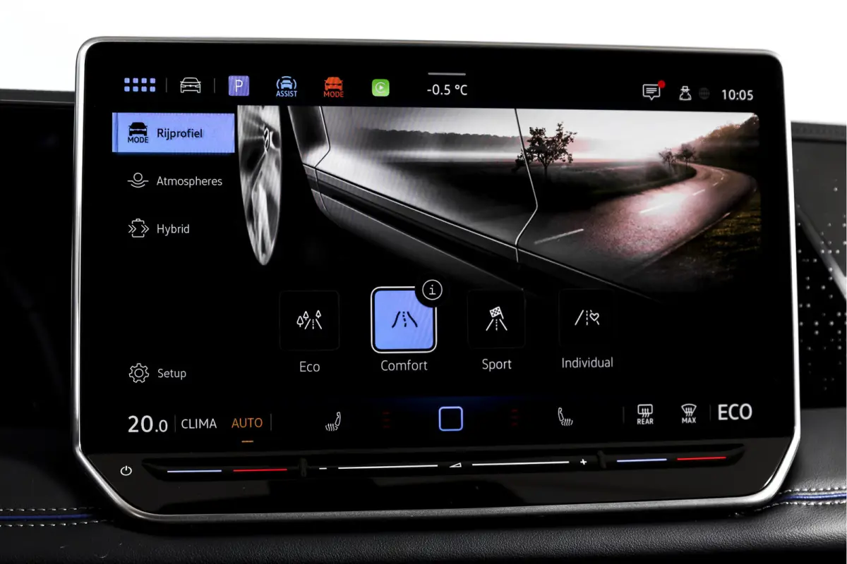 1.5 eHybrid 272 PK R-Line | Black Style | Elek. Trekhaak | S/K-panodak | Adapt. Cruise | Stoel-+stuurverw. | App. Connect | Camera | PDC | LM 20" | 8355