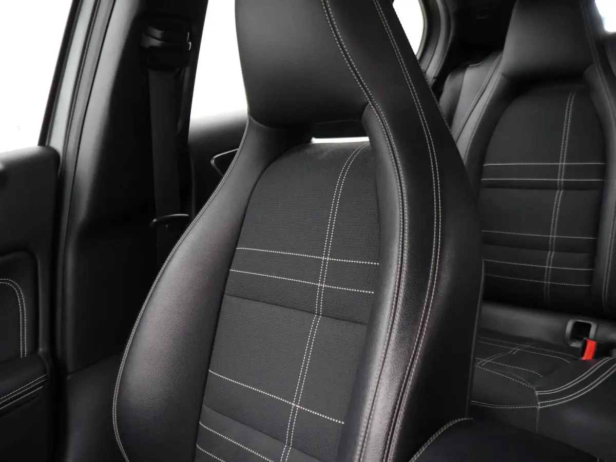 180 AUT. AMBITION URBAN + BI-XENON | NAVIGATIE | ORIG. NL | SPORTSTOELEN | 18 INCH