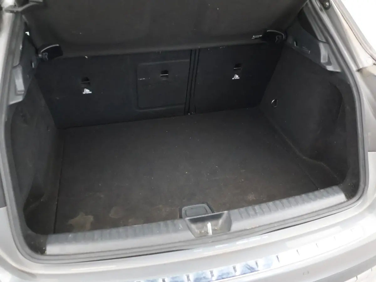 180 AUT. AMBITION URBAN + BI-XENON | NAVIGATIE | ORIG. NL | SPORTSTOELEN | 18 INCH