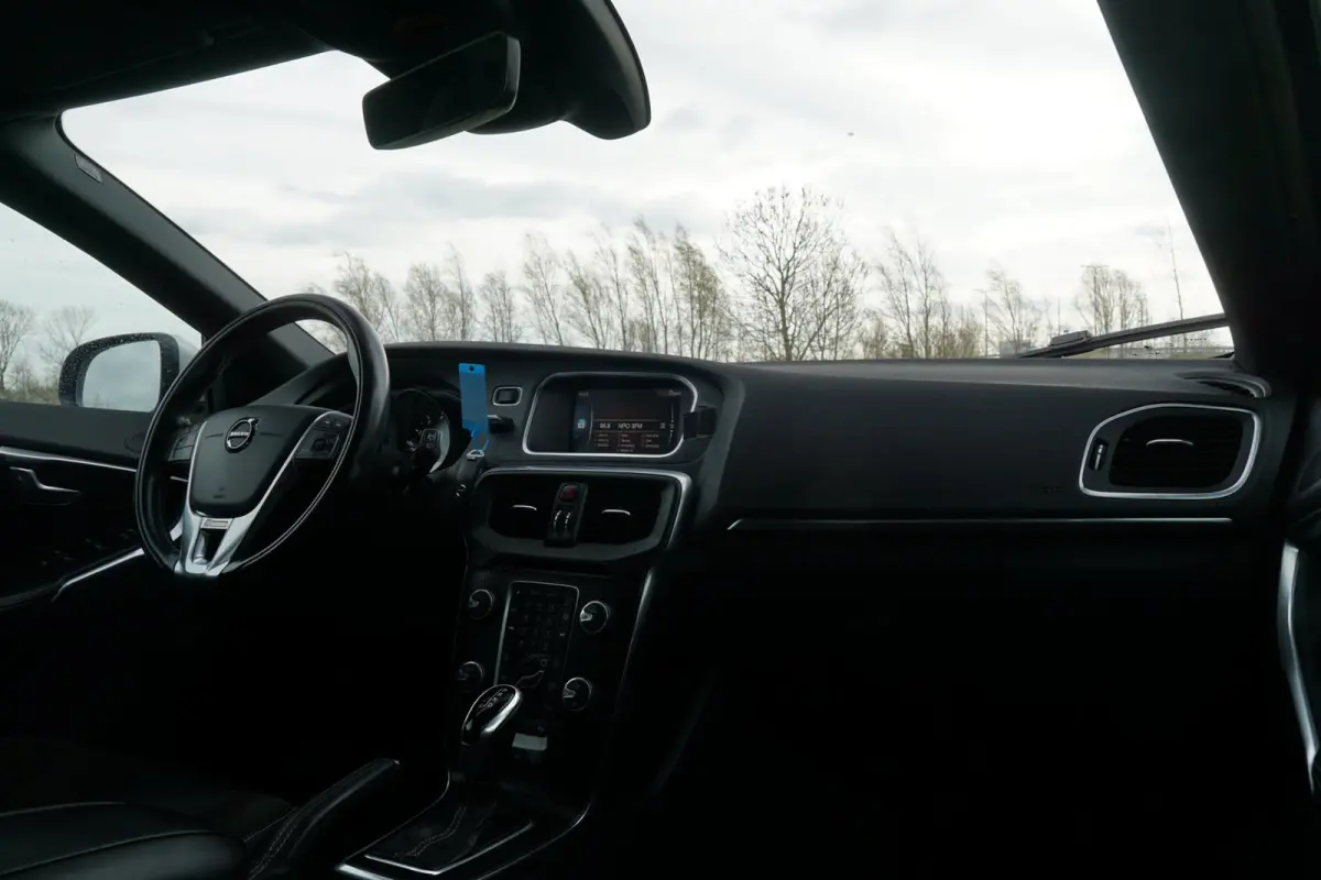 1.5 T3 R-Design - Onyx Black - Full Led/Alcantara/Camera/Mirrorscreen