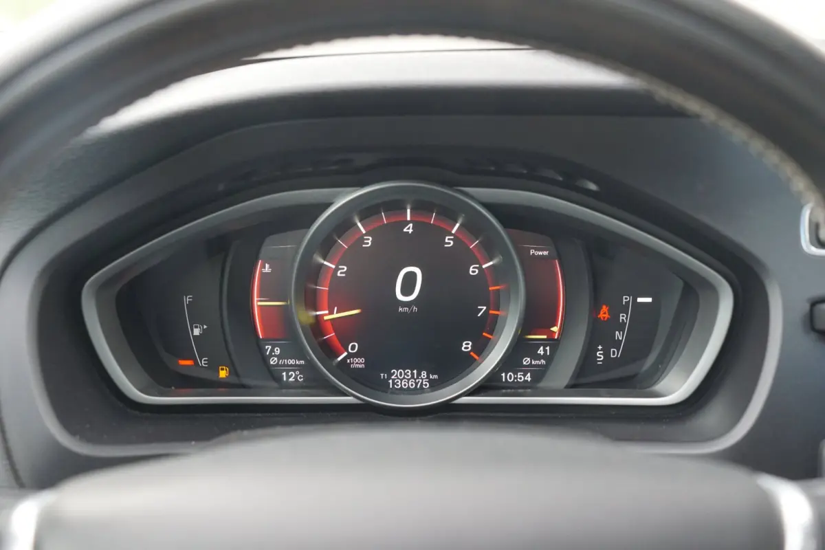 1.5 T3 R-Design - Onyx Black - Full Led/Alcantara/Camera/Mirrorscreen