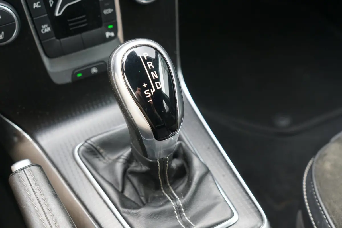 1.5 T3 R-Design - Onyx Black - Full Led/Alcantara/Camera/Mirrorscreen