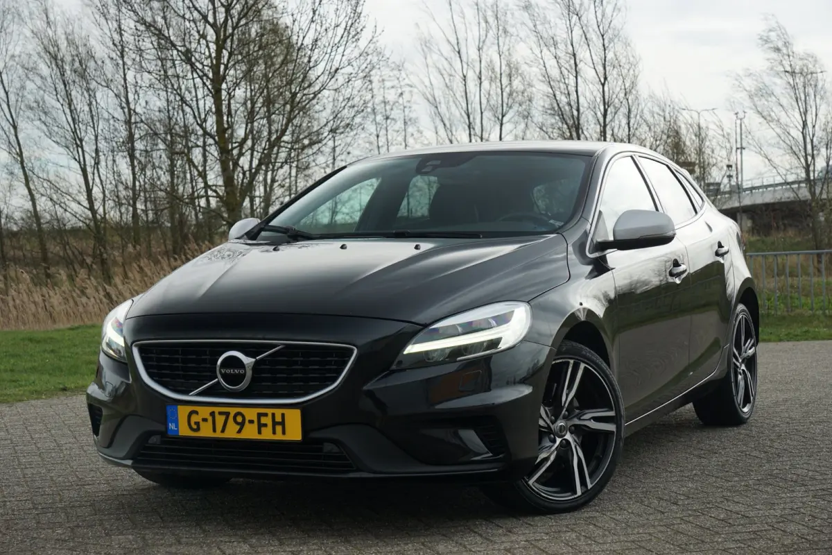 1.5 T3 R-Design - Onyx Black - Full Led/Alcantara/Camera/Mirrorscreen