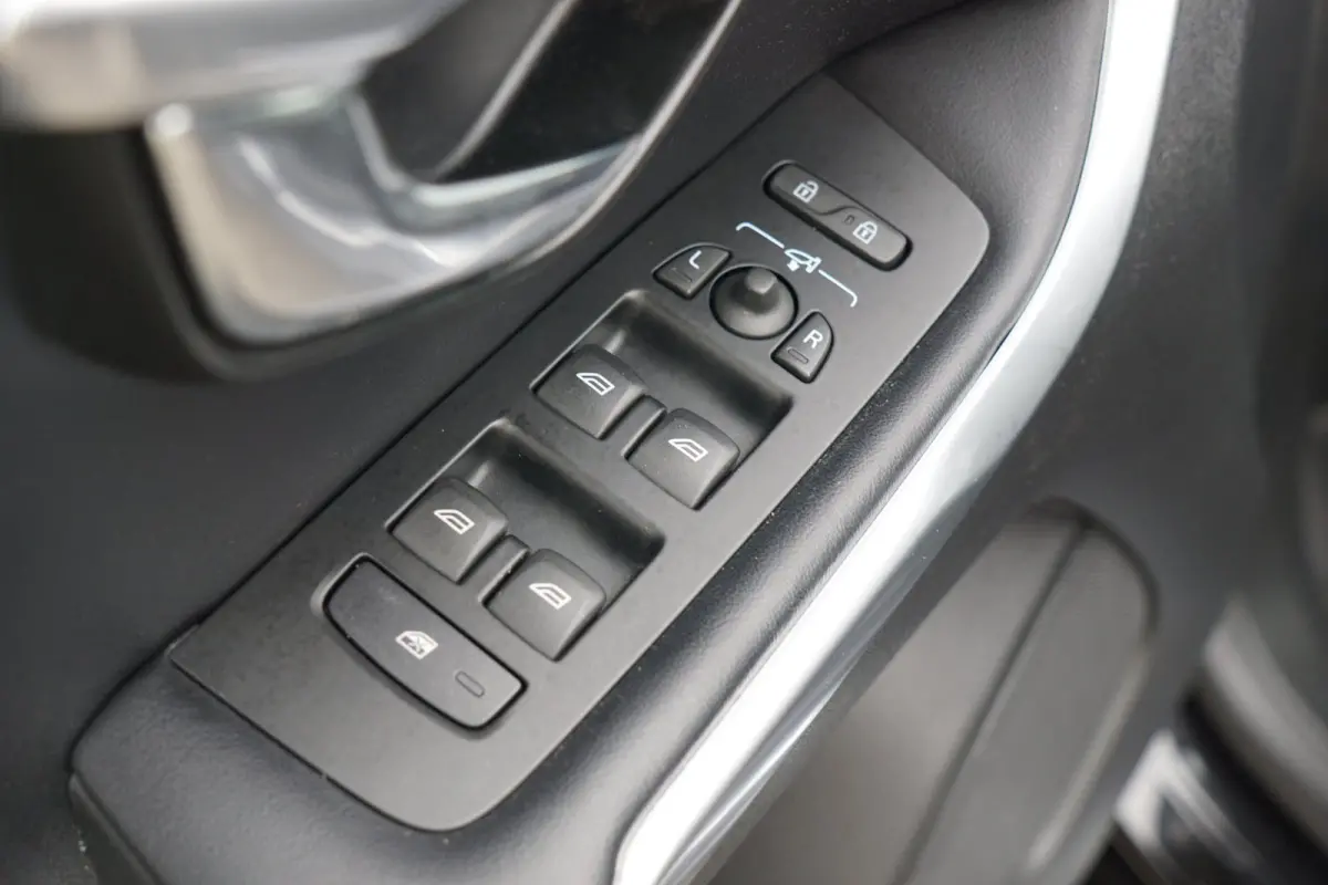 1.5 T3 R-Design - Onyx Black - Full Led/Alcantara/Camera/Mirrorscreen