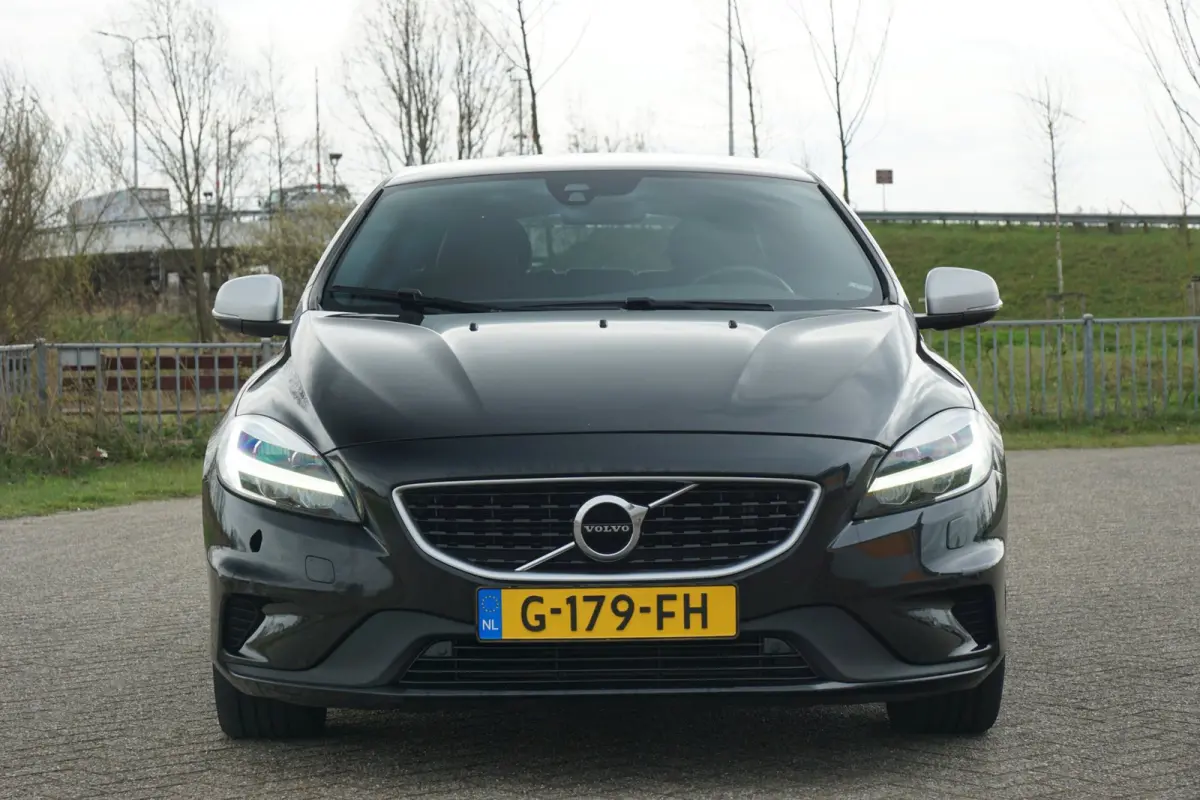 1.5 T3 R-Design - Onyx Black - Full Led/Alcantara/Camera/Mirrorscreen
