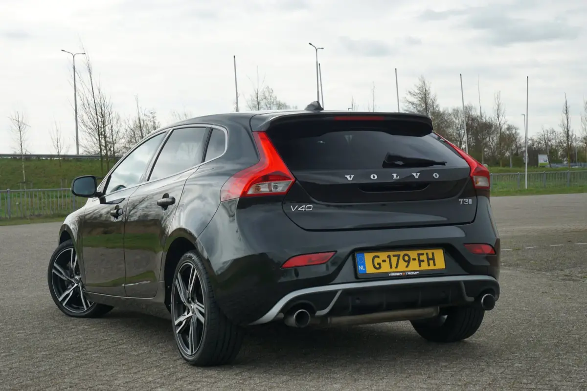 1.5 T3 R-Design - Onyx Black - Full Led/Alcantara/Camera/Mirrorscreen