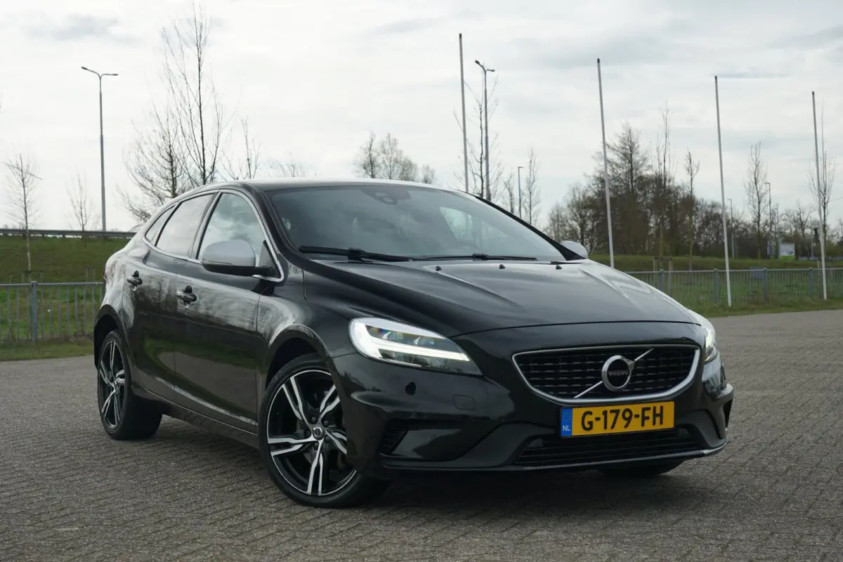 1.5 T3 R-Design - Onyx Black - Full Led/Alcantara/Camera/Mirrorscreen