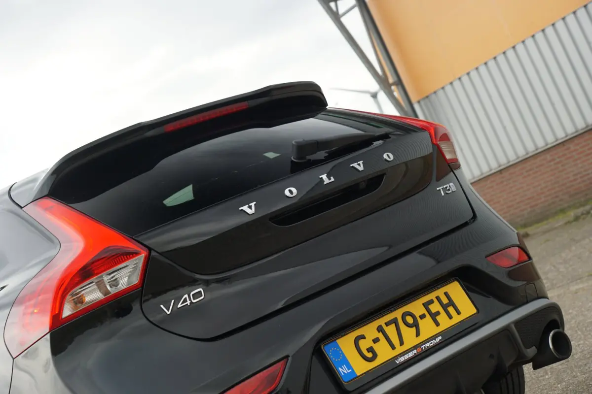 1.5 T3 R-Design - Onyx Black - Full Led/Alcantara/Camera/Mirrorscreen