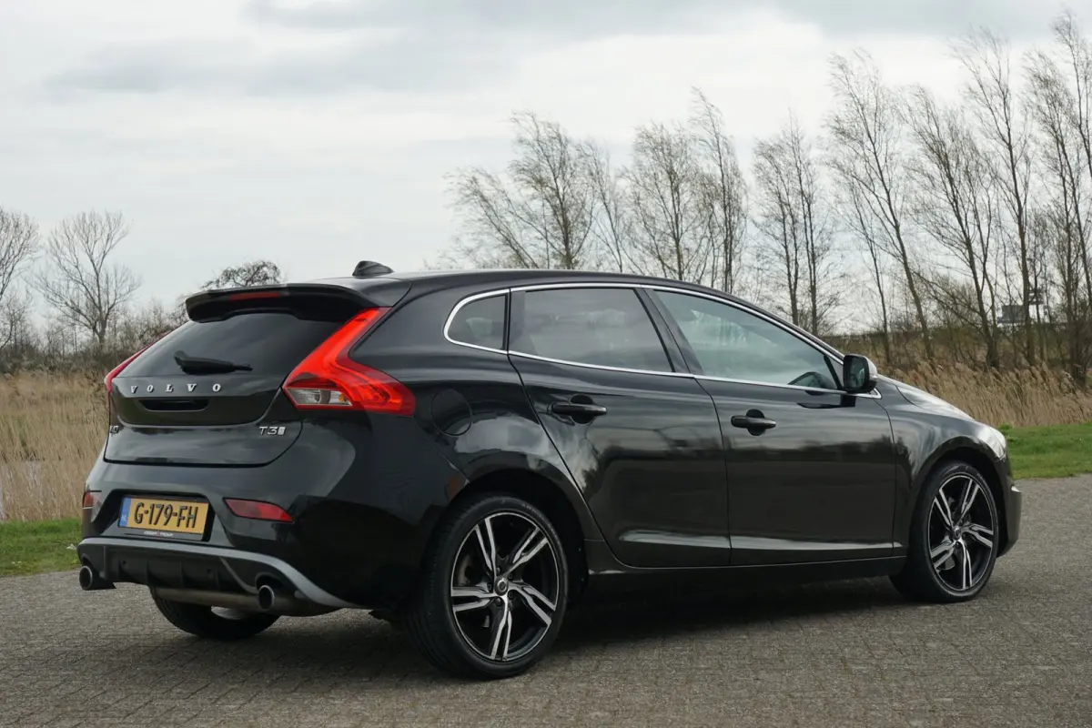 1.5 T3 R-Design - Onyx Black - Full Led/Alcantara/Camera/Mirrorscreen