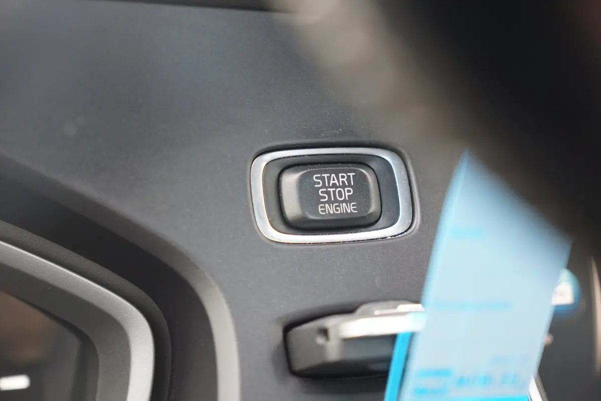 1.5 T3 R-Design - Onyx Black - Full Led/Alcantara/Camera/Mirrorscreen