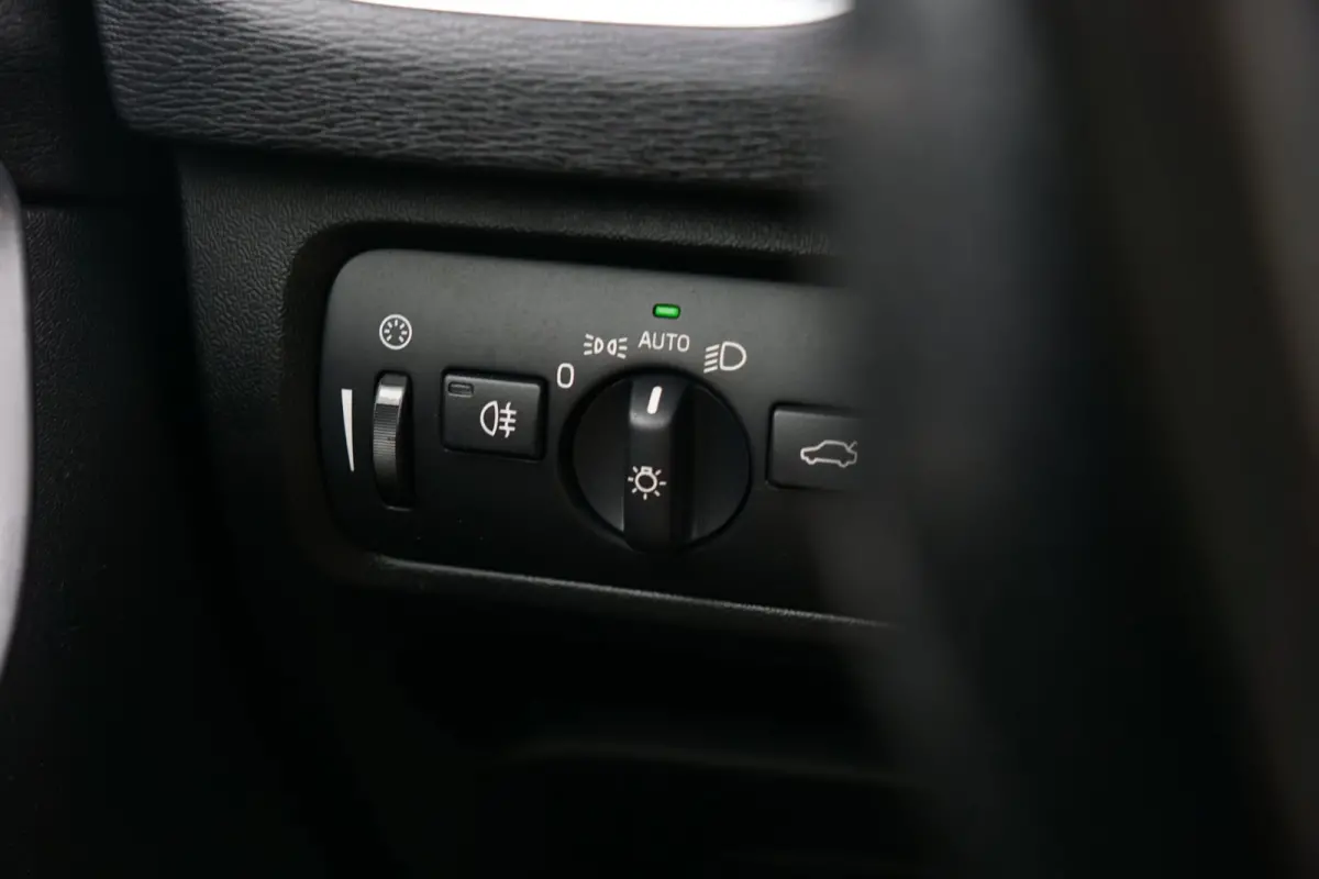 1.5 T3 R-Design - Onyx Black - Full Led/Alcantara/Camera/Mirrorscreen