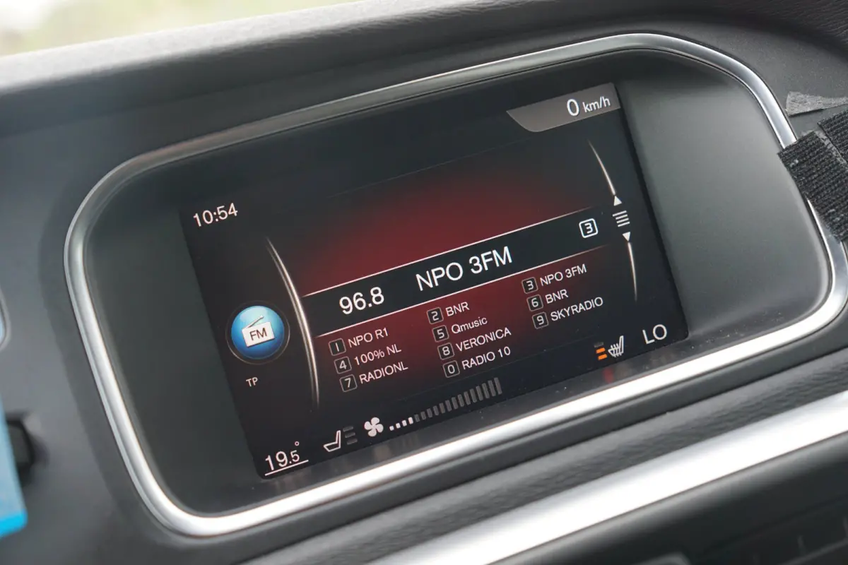 1.5 T3 R-Design - Onyx Black - Full Led/Alcantara/Camera/Mirrorscreen