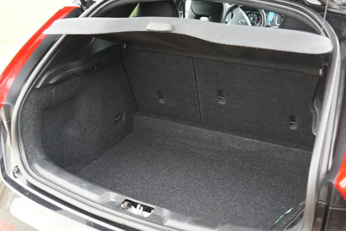 1.5 T3 R-Design - Onyx Black - Full Led/Alcantara/Camera/Mirrorscreen