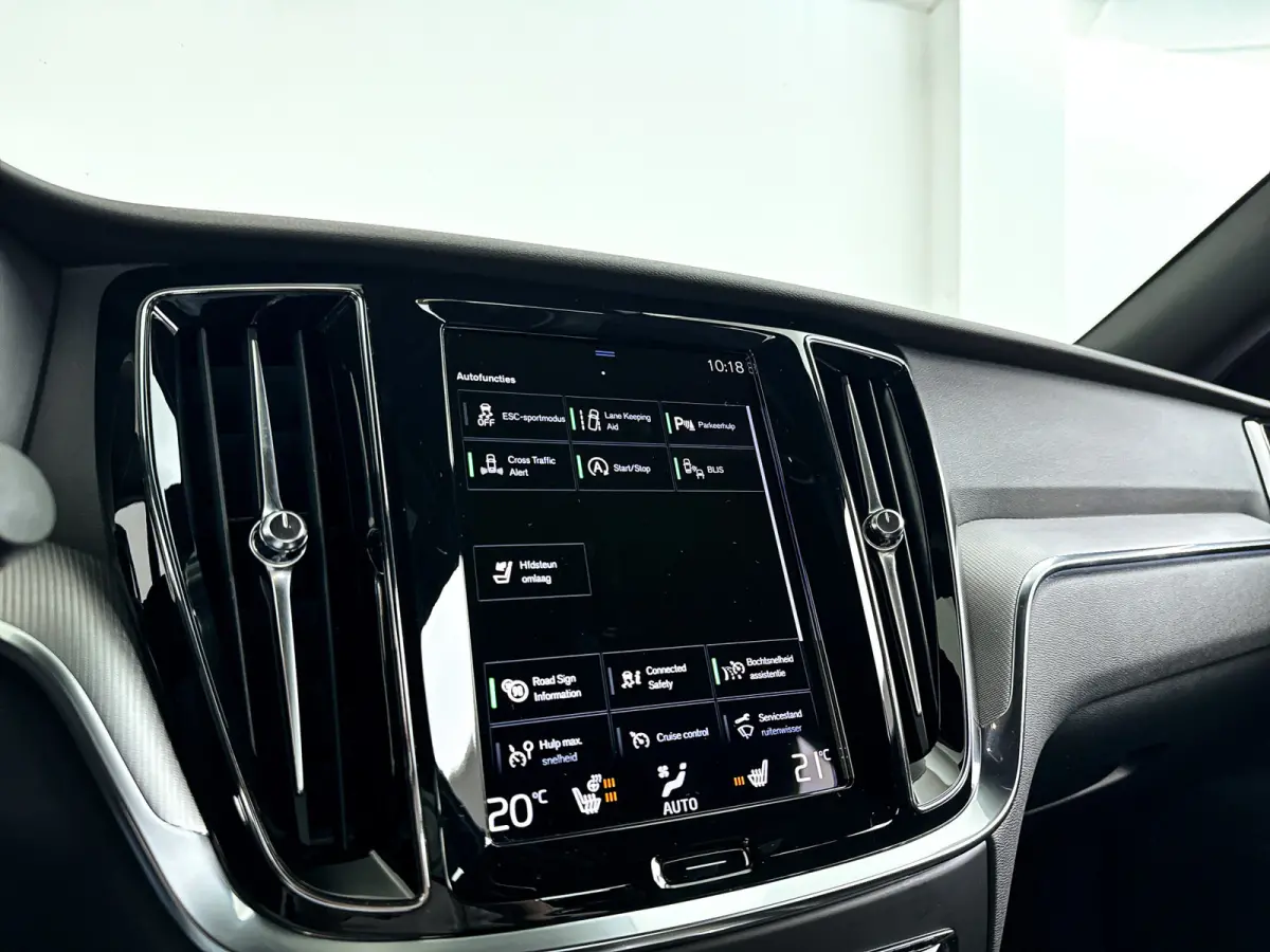 B4 R-Design | Park Asist | Stoel- en Stuurverwarming | Cruise control