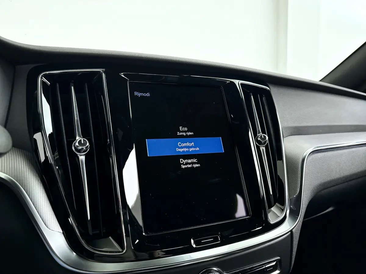 B4 R-Design | Park Asist | Stoel- en Stuurverwarming | Cruise control