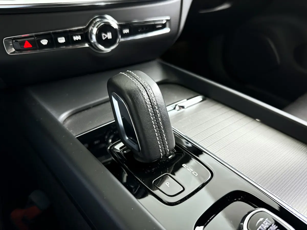 B4 R-Design | Park Asist | Stoel- en Stuurverwarming | Cruise control