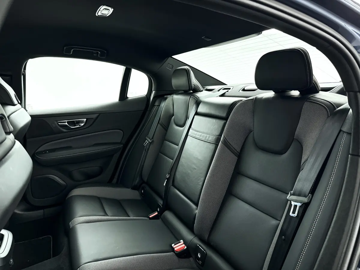 B4 R-Design | Park Asist | Stoel- en Stuurverwarming | Cruise control
