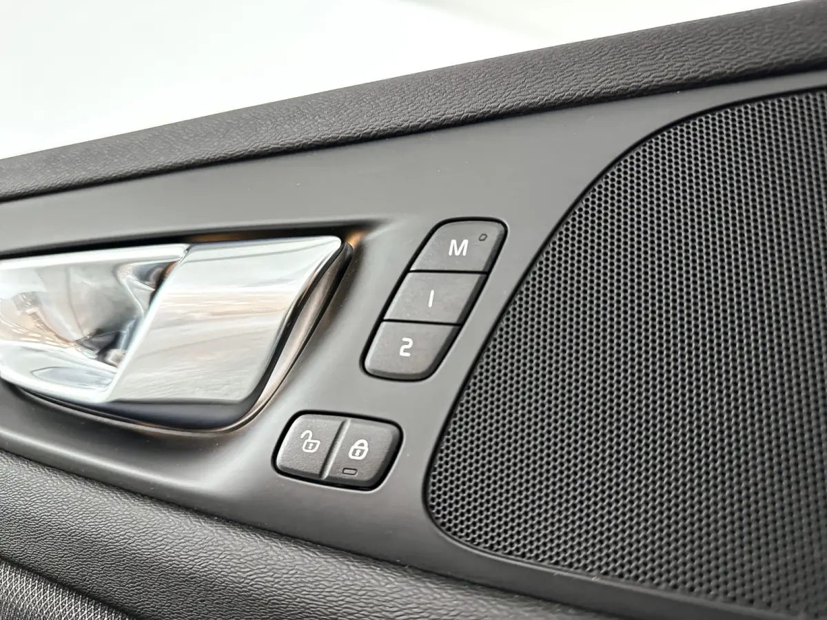 B4 R-Design | Park Asist | Stoel- en Stuurverwarming | Cruise control
