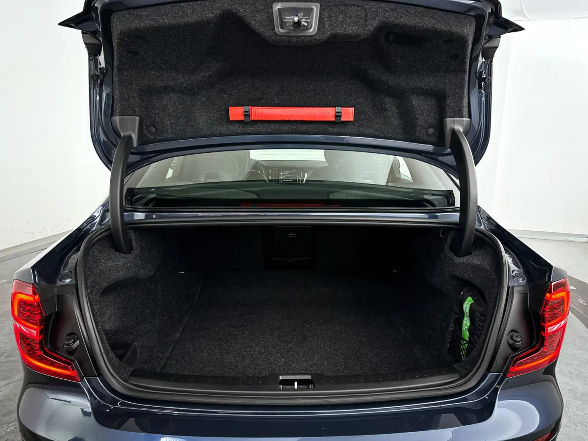 B4 R-Design | Park Asist | Stoel- en Stuurverwarming | Cruise control