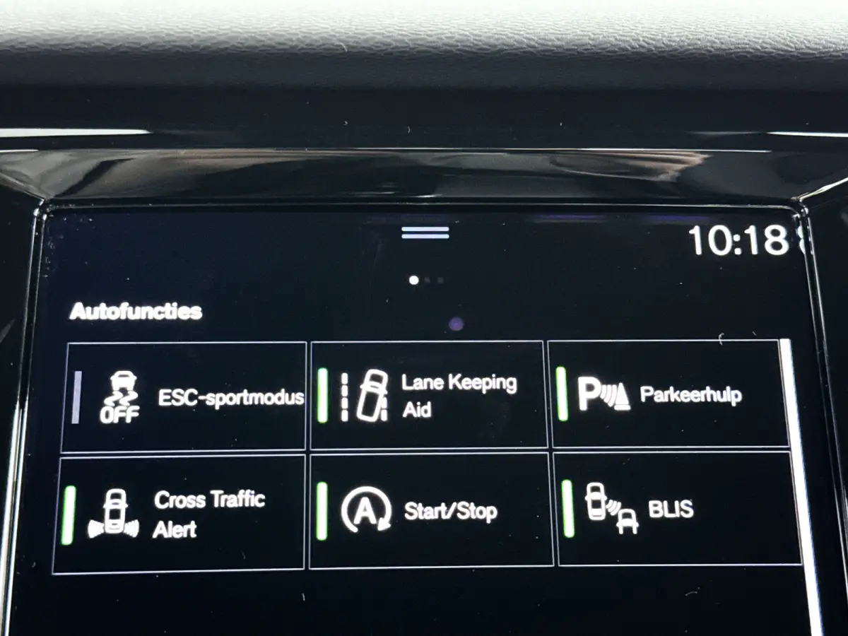 B4 R-Design | Park Asist | Stoel- en Stuurverwarming | Cruise control