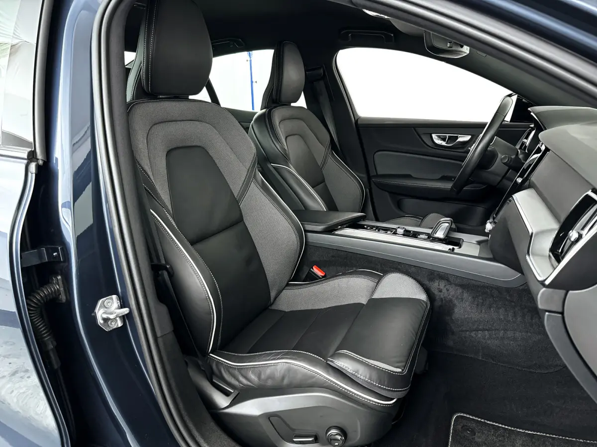 B4 R-Design | Park Asist | Stoel- en Stuurverwarming | Cruise control