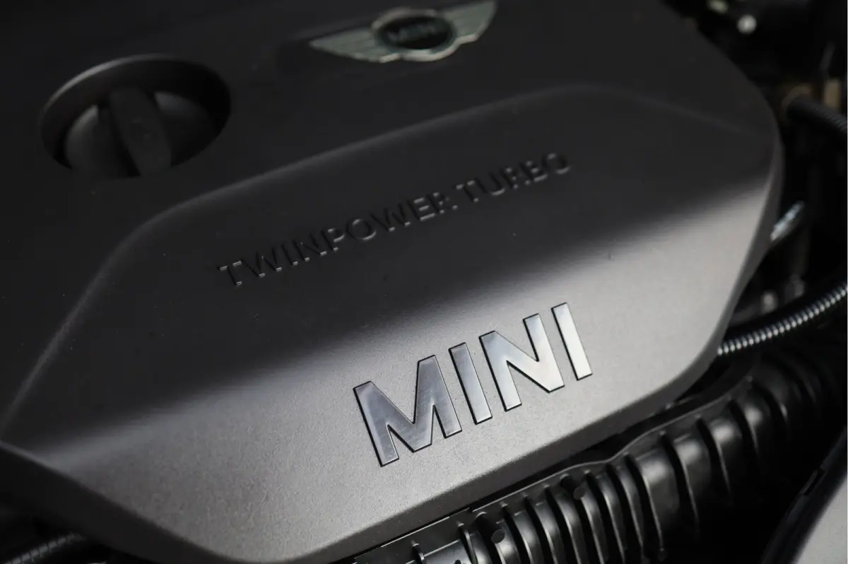 2.0 Cooper S Chili Serious Business | PANORAMADAK | HUD | AUTOMAAT | HARMAN KARDON | XENON LED |
