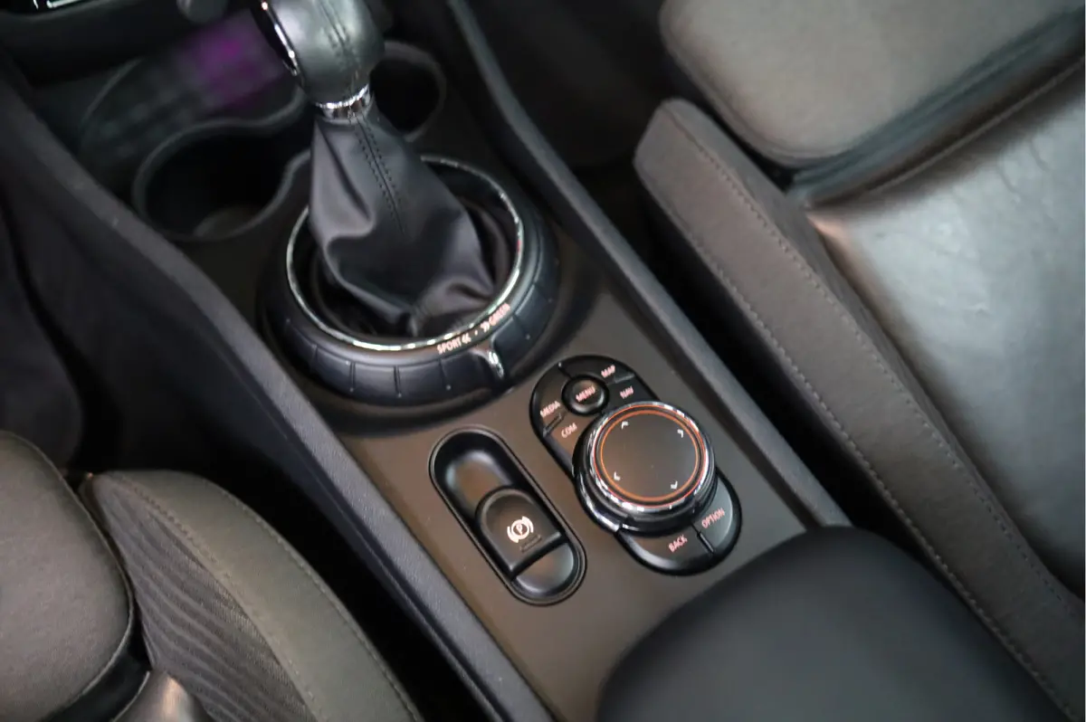 2.0 Cooper S Chili Serious Business | PANORAMADAK | HUD | AUTOMAAT | HARMAN KARDON | XENON LED |