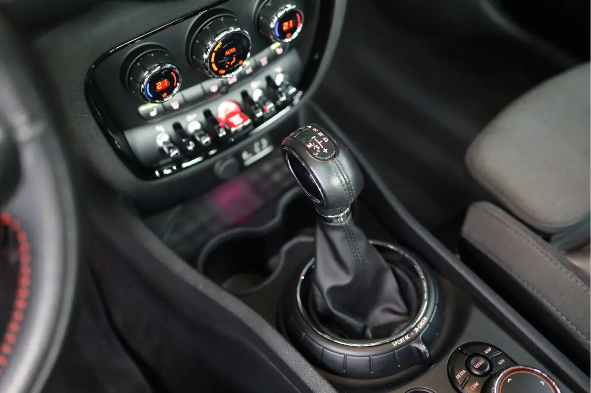 2.0 Cooper S Chili Serious Business | PANORAMADAK | HUD | AUTOMAAT | HARMAN KARDON | XENON LED |