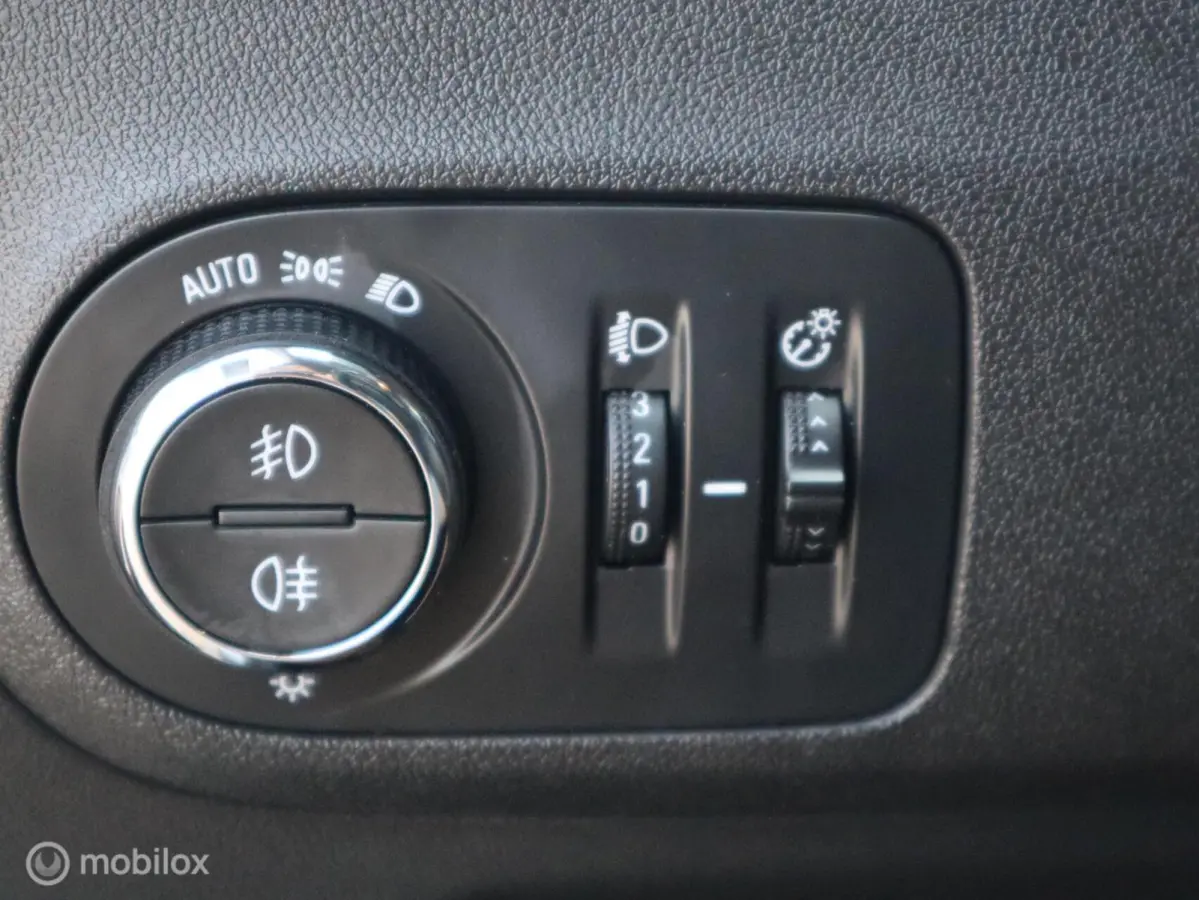 1.2 Turbo 110 PK H6 Innovation NIEUWE D.RIEM|Trekhaak|1/4Leer|LED|CARPLAY