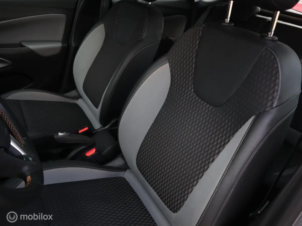 1.2 Turbo 110 PK H6 Innovation NIEUWE D.RIEM|Trekhaak|1/4Leer|LED|CARPLAY