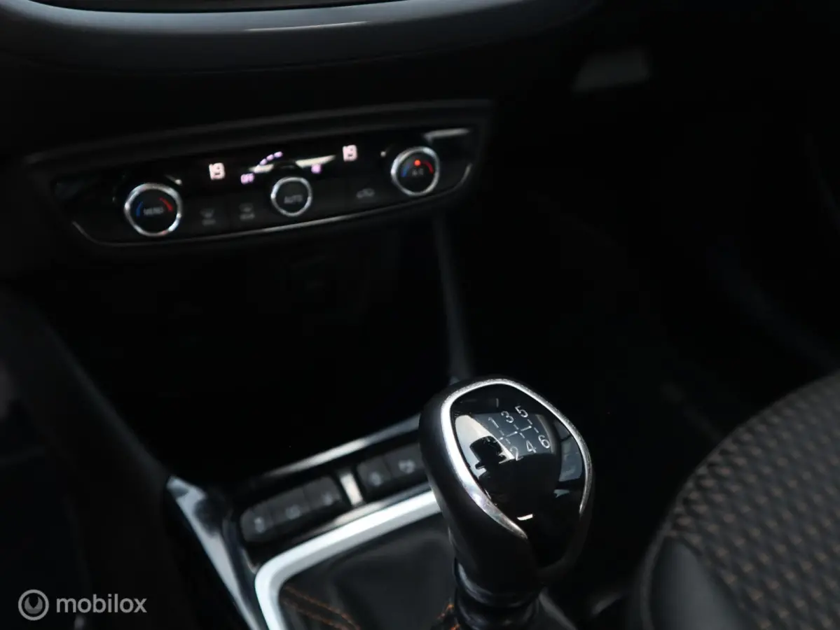 1.2 Turbo 110 PK H6 Innovation NIEUWE D.RIEM|Trekhaak|1/4Leer|LED|CARPLAY