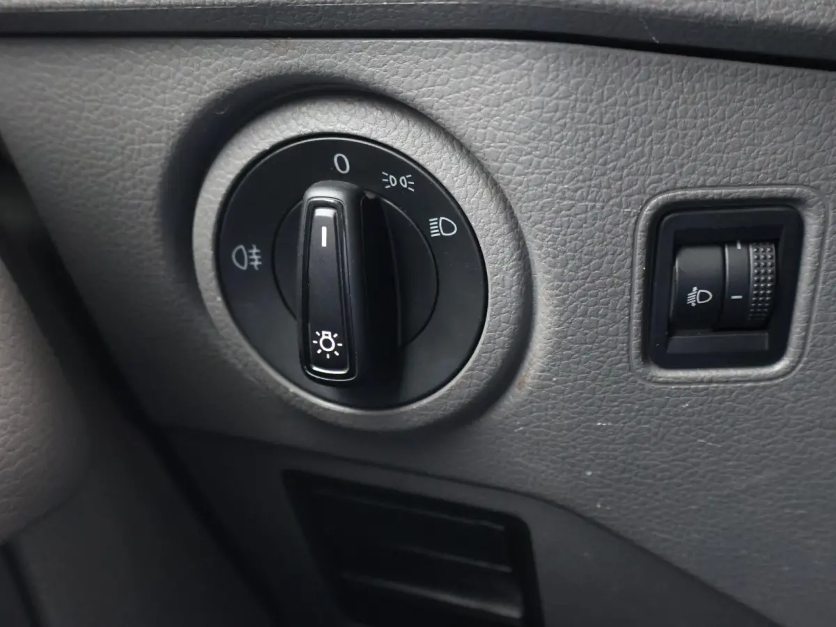 35 3.140 AUT. L4H3 ZILVERGRIJS + CAMERA | APPLE CARPLAY | ANDROID AUTO | DAB | NAVIGATIE