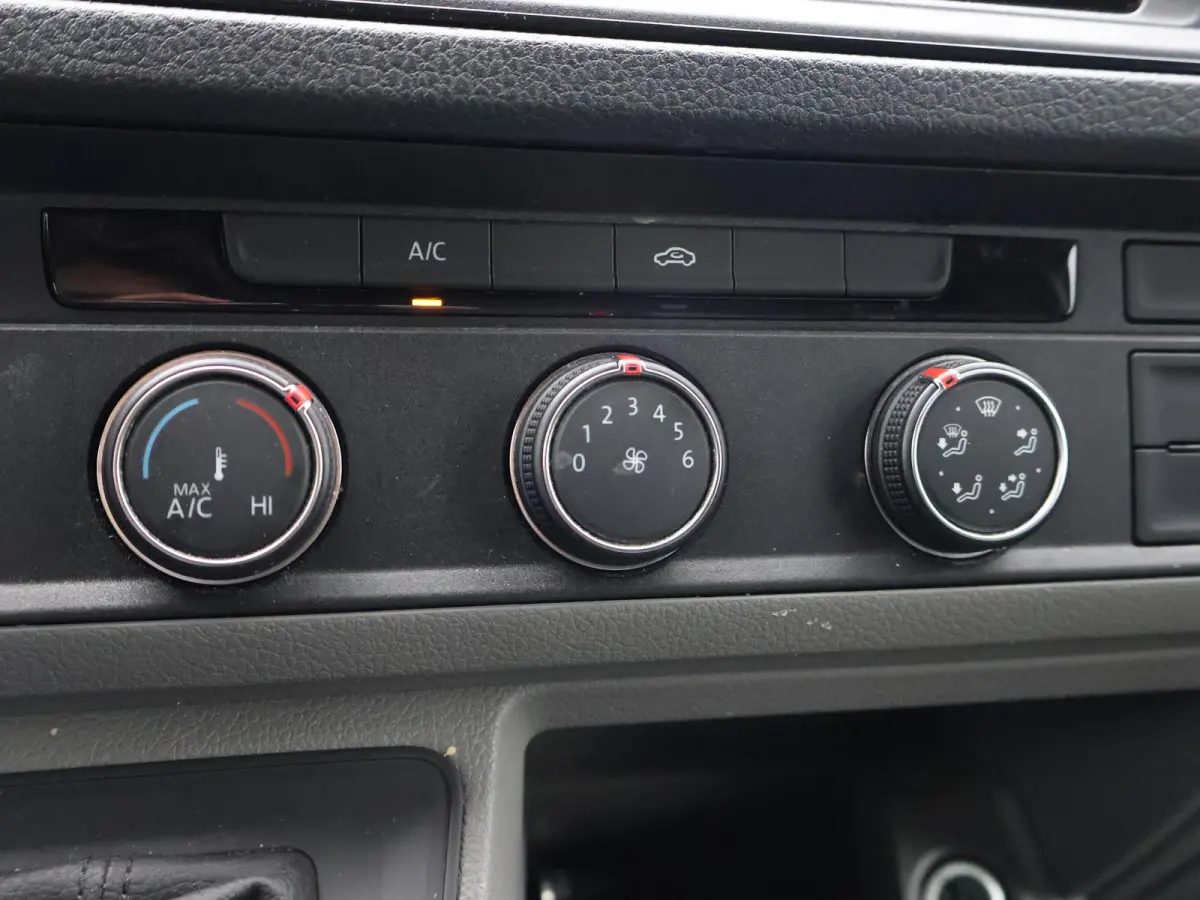 35 3.140 AUT. L4H3 ZILVERGRIJS + CAMERA | APPLE CARPLAY | ANDROID AUTO | DAB | NAVIGATIE