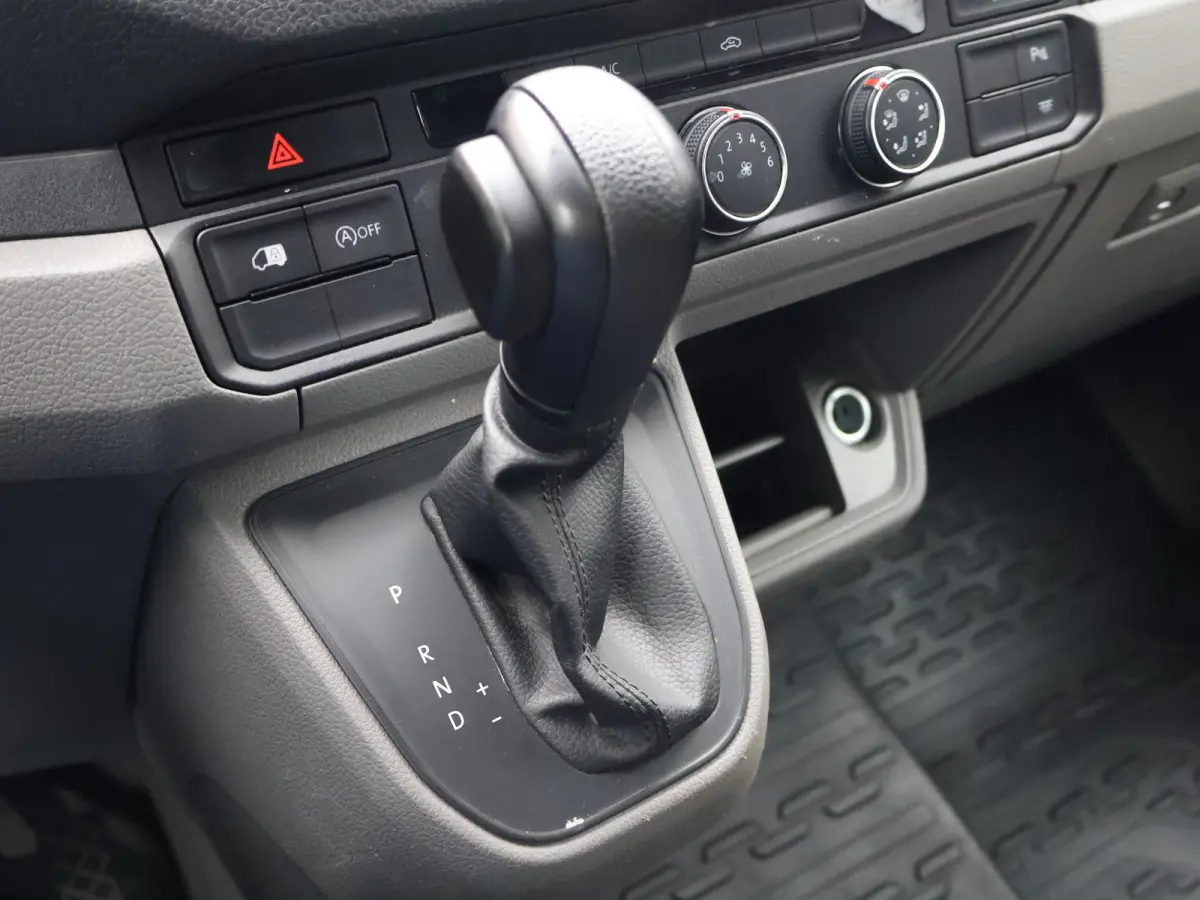 35 3.140 AUT. L4H3 ZILVERGRIJS + CAMERA | APPLE CARPLAY | ANDROID AUTO | DAB | NAVIGATIE