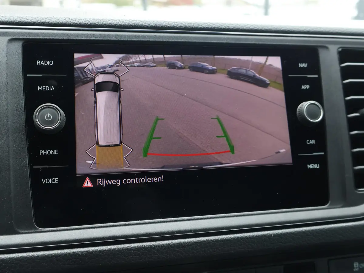 35 3.140 AUT. L4H3 ZILVERGRIJS + CAMERA | APPLE CARPLAY | ANDROID AUTO | DAB | NAVIGATIE