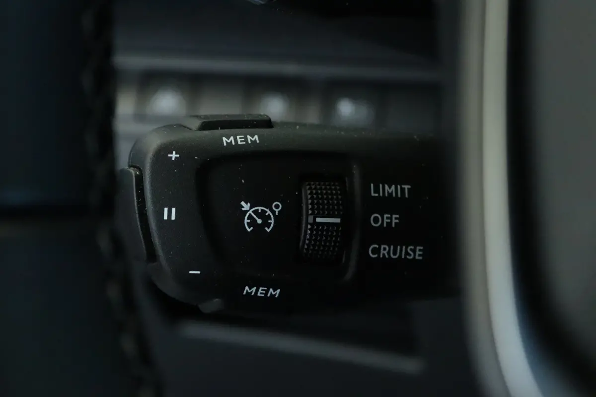 1.6 HYbrid 225 Blue Lease Allure | Adapt. Cruise | Trekhaak | Camera | Navi | Keyless | Dodehoekbewaking | Carplay | Navi |