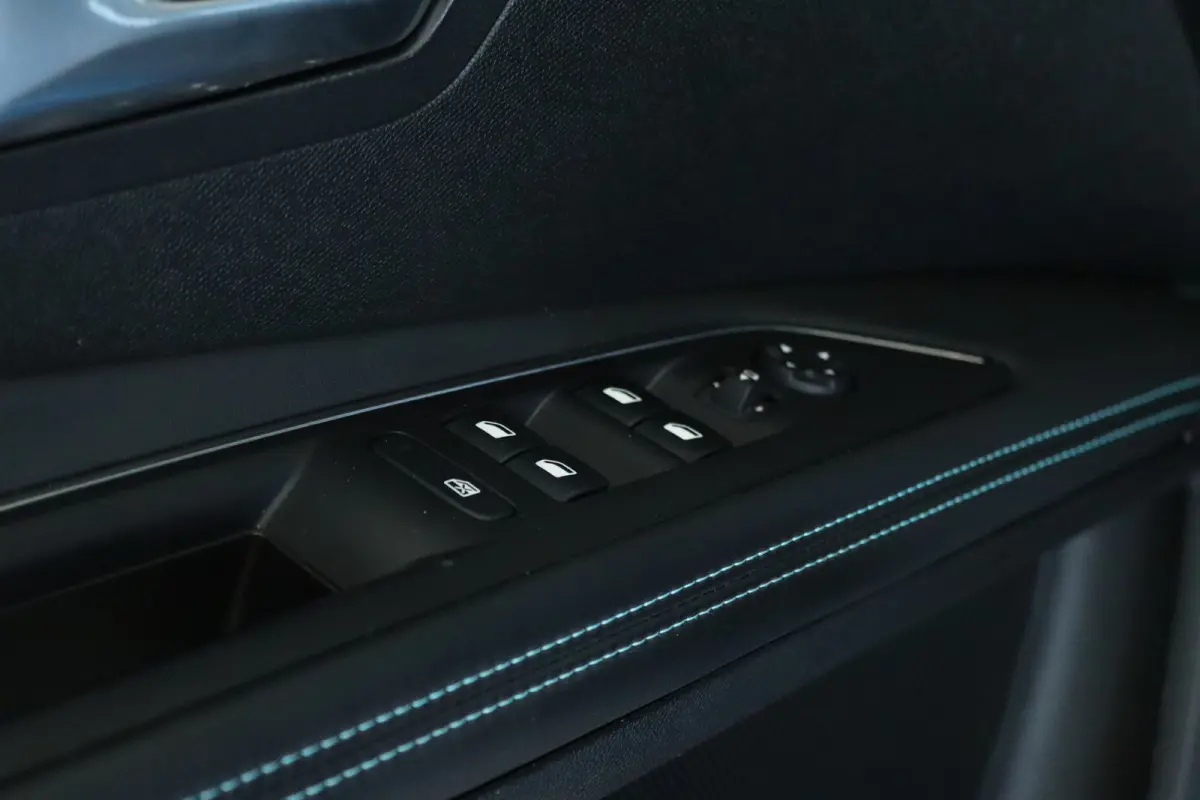 1.6 HYbrid 225 Blue Lease Allure | Adapt. Cruise | Trekhaak | Camera | Navi | Keyless | Dodehoekbewaking | Carplay | Navi |
