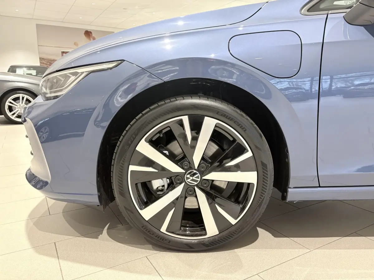 (8) GP Life Edition 1.5 eHybrid 150 kW / 204 PK Hatchback 6 versn. DSG 1.5 eHybrid Life Edition