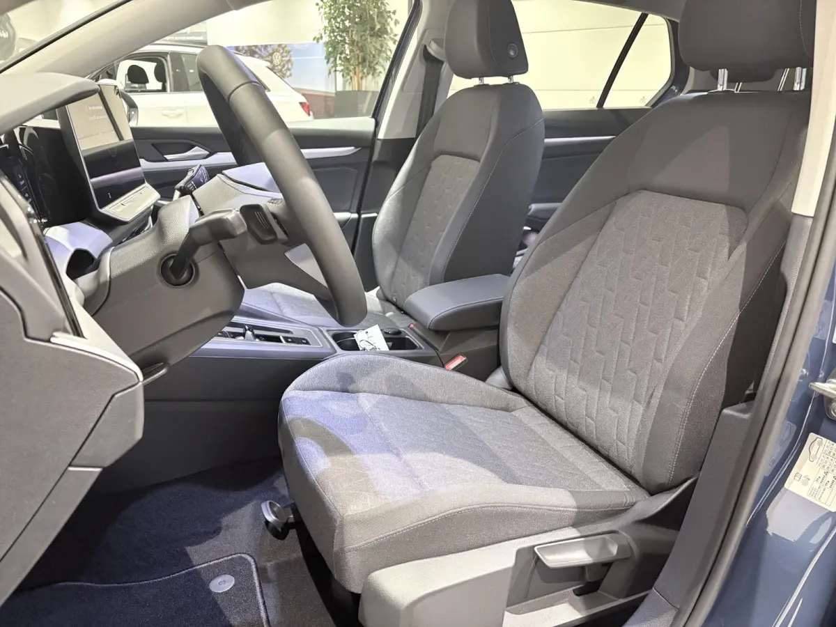 (8) GP Life Edition 1.5 eHybrid 150 kW / 204 PK Hatchback 6 versn. DSG 1.5 eHybrid Life Edition