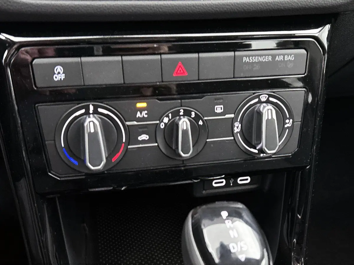 1.0 TSI Life Edition 116 PK Automaat | Fysieke voorraad | Apple Carplay draadloos | Camera | Keyless access | 17" Lichtmetalen velgen | LED koplampen | Android Auto draadloos | Parkeersensor