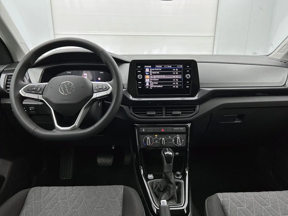 1.0 TSI Life Edition 116 PK Automaat | Fysieke voorraad | Apple Carplay draadloos | Camera | Keyless access | 17" Lichtmetalen velgen | LED koplampen | Android Auto draadloos | Parkeersensor