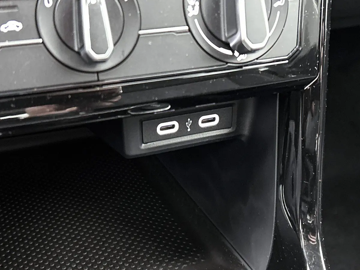 1.0 TSI Life Edition 116 PK Automaat | Fysieke voorraad | Apple Carplay draadloos | Camera | Keyless access | 17" Lichtmetalen velgen | LED koplampen | Android Auto draadloos | Parkeersensor