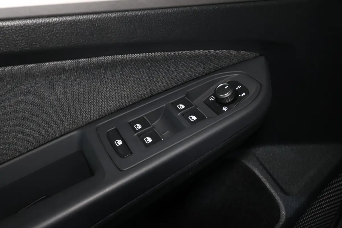 R line 1.0 eTsi AVM ACC CARPLAY CAMERA PDC '24