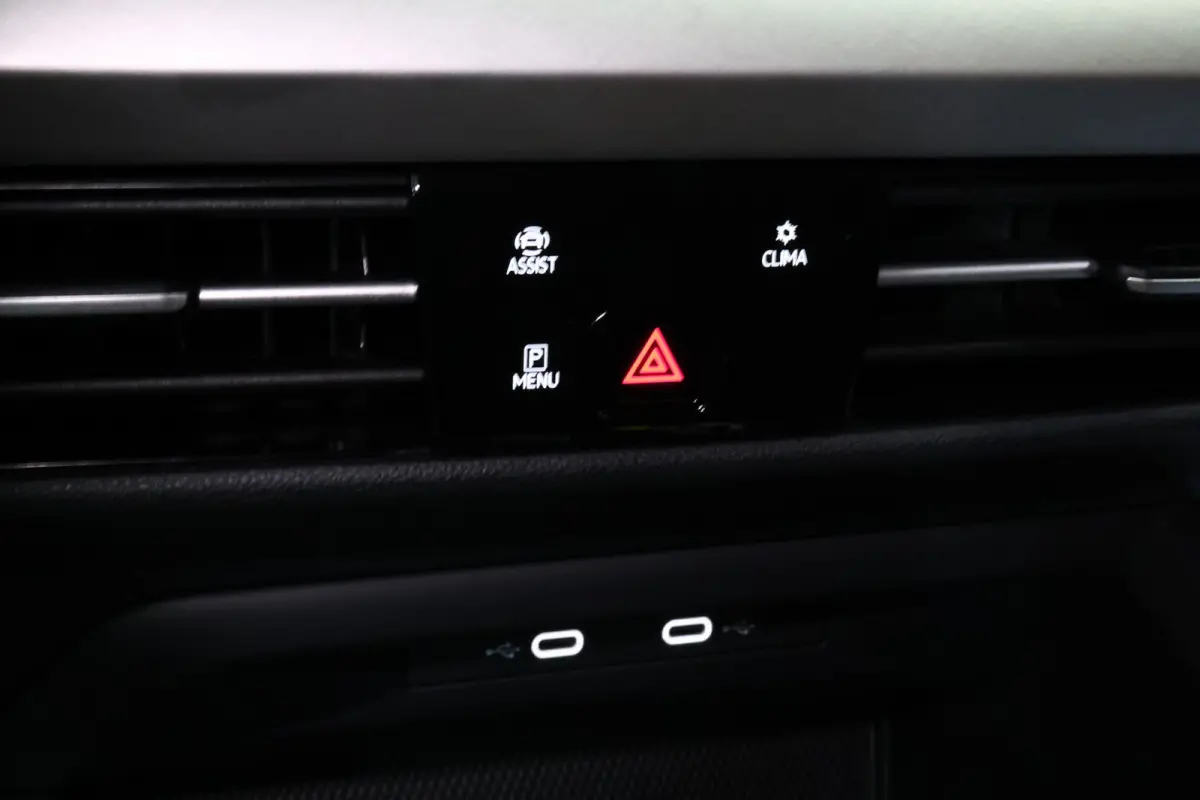 R line 1.0 eTsi AVM ACC CARPLAY CAMERA PDC '24