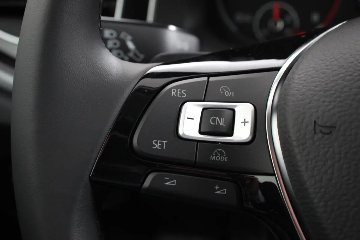 1.0 TSI DSG Highline Navigatie Apple Carplay / Android Auto Climate Control Cruise control Lichtmetalen Velgen