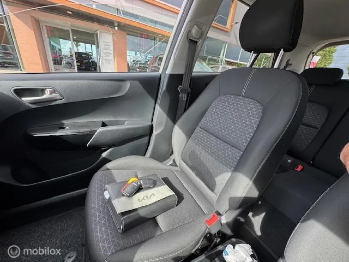 1.0 DPi Dynamic Edition - Stoel & Stuurverwarming, Navigatie via Carplay, Camera achter, Airco, Electr ramen en spiegels, Deurvergr. met afst.diening, Priveglas, Velgen