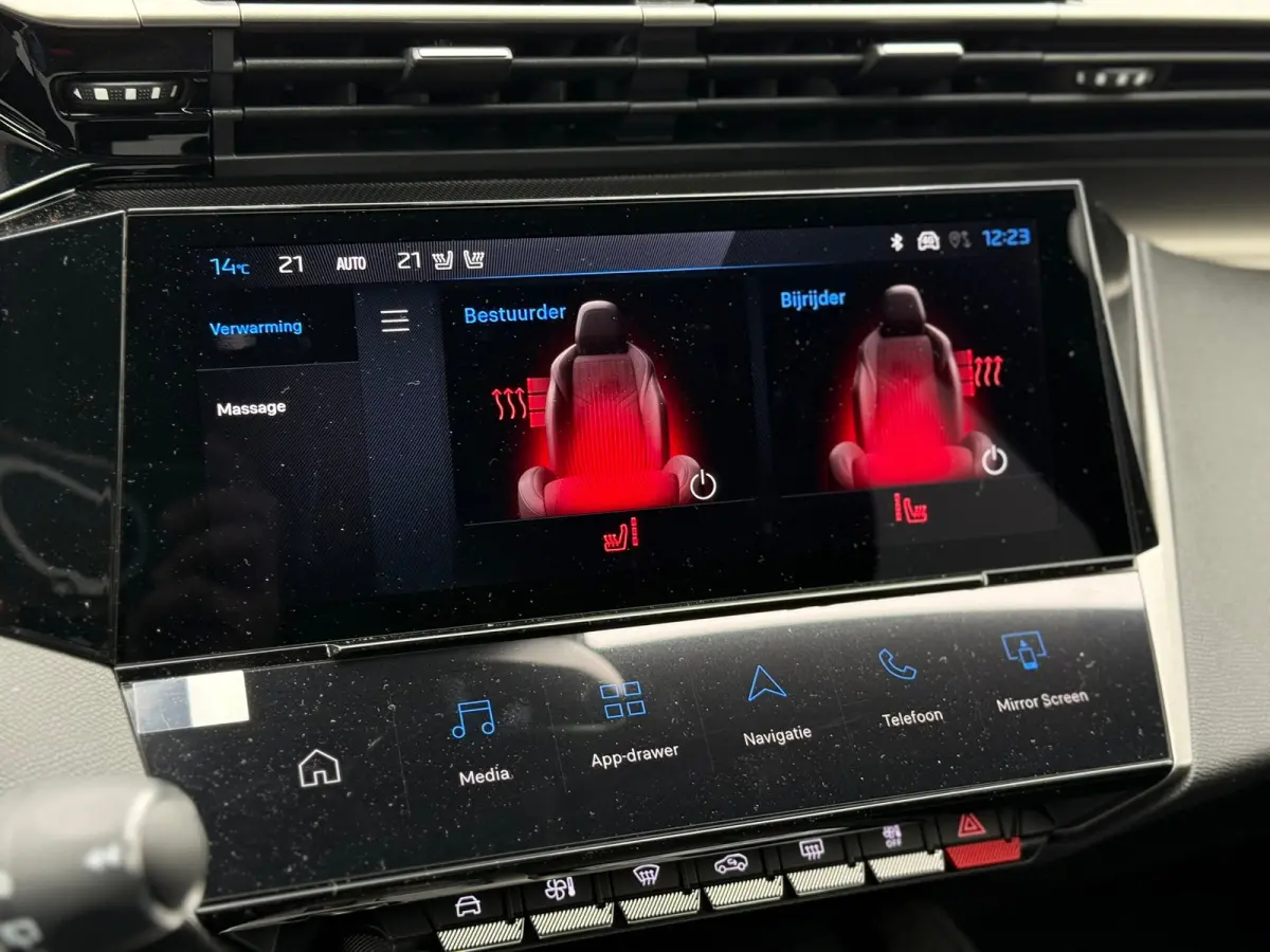 1.6 Plug-in Hybrid 195 GT 8 Jaar garantie | Alcantara bekleding | Elektrisch verstelb. bestuurdersstoel met geheugen | Massage stoelen | Standkachel | Elektrische achterklep | Adeptieve crui